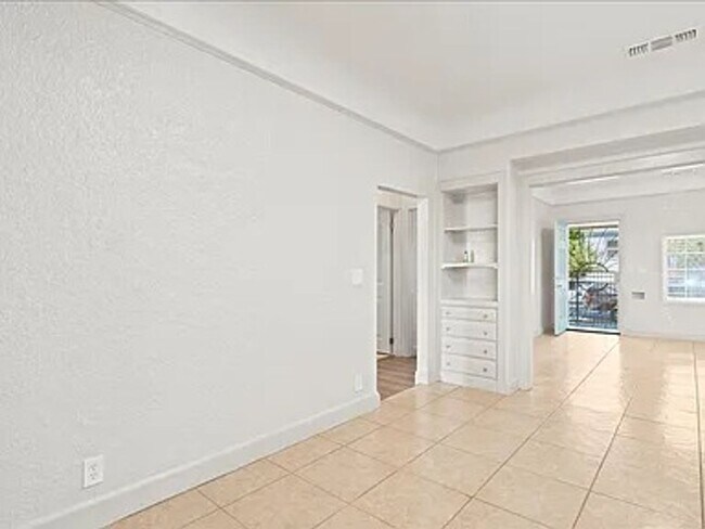 Building Photo - 3123 San Rafael Ct