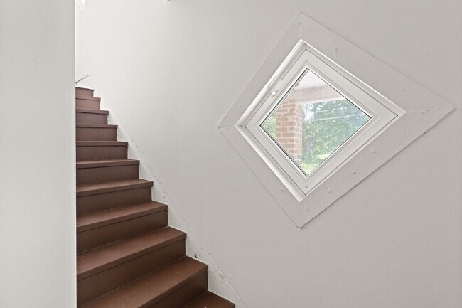 Building Photo - Apartment In Blackstone