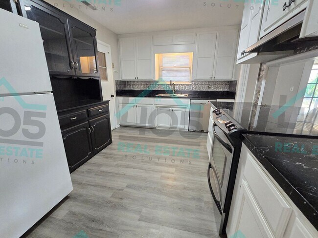 Building Photo - 3606 Oakhurst Dr