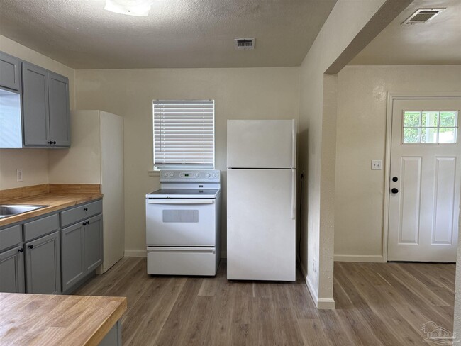 Building Photo - 1416 N 6th Ave