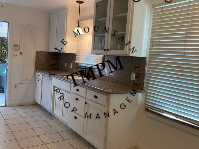 Building Photo - 2510 Yard St