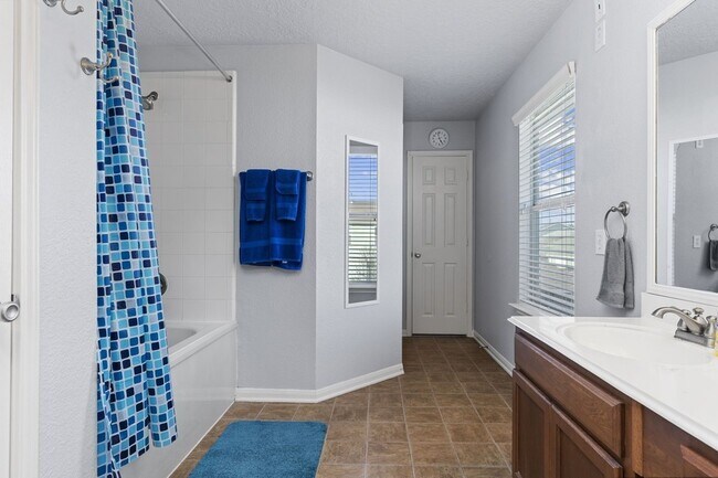 Building Photo - 29326 Legends Green Dr