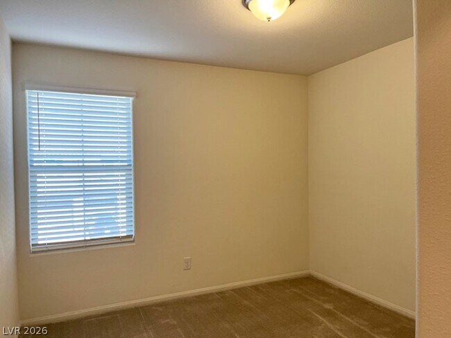 Building Photo - 5363 Lazy Breeze Ave