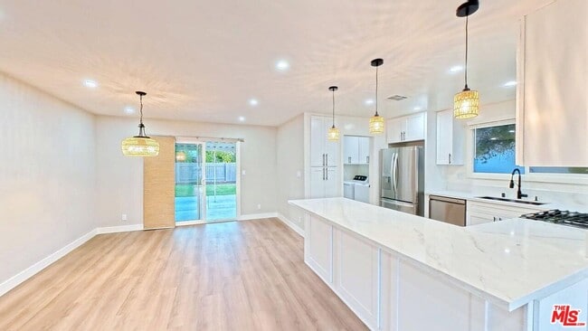 Building Photo - 6626 Berquist Ave