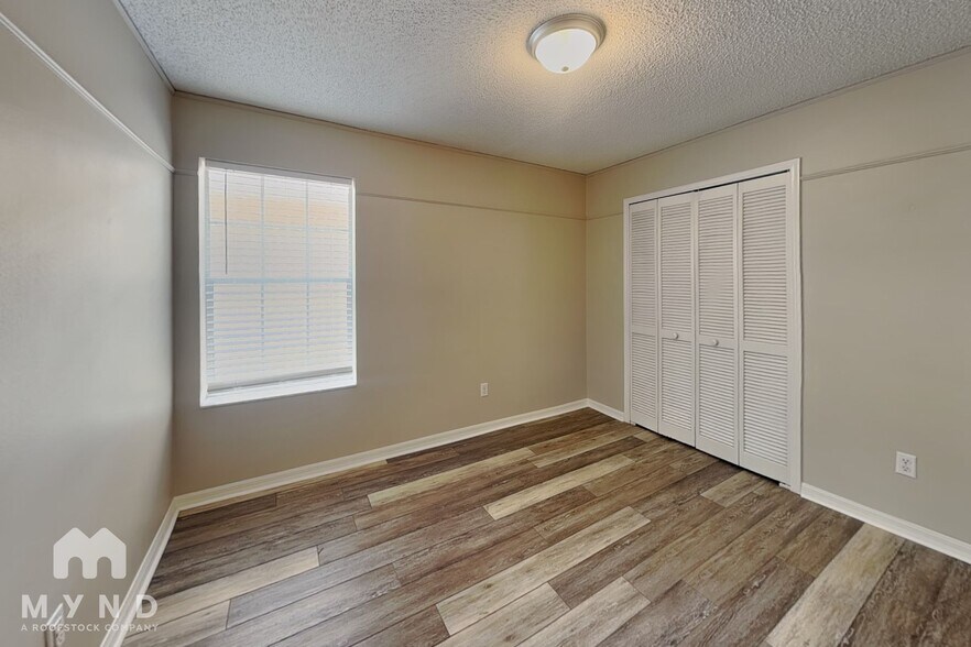 Building Photo - 1729 Chatham Cir