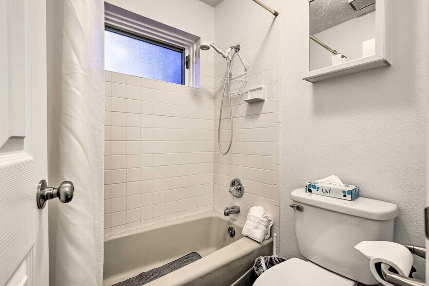 Building Photo - 163 Burgundy Cir