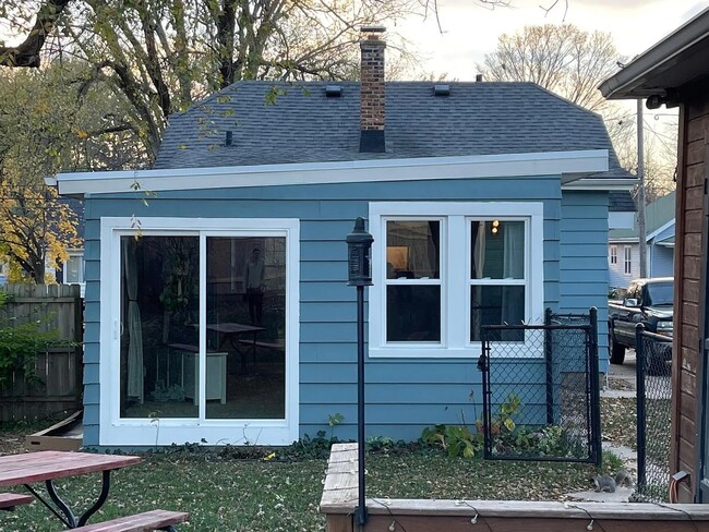 Building Photo - 926 N 12th St