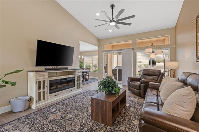 Building Photo - Beautifully Updated 2bd Sun City Summerlin Home with Resort-Style Amenities