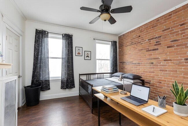 Building Photo - 21 Royal St