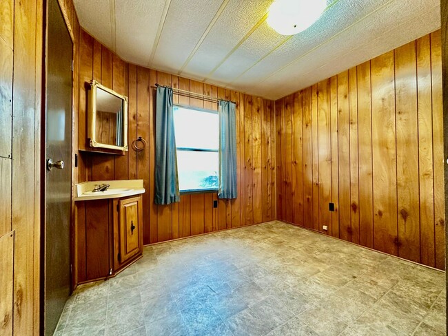 Building Photo - 2/2 Mobile Home