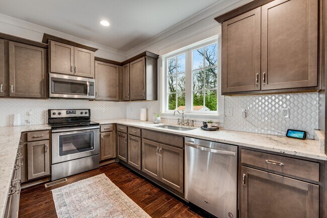 Building Photo - 721 Jones Park Ct