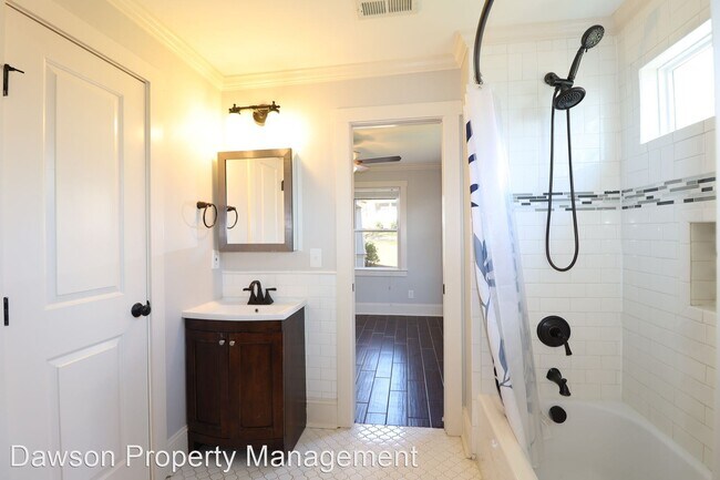 Building Photo - 3 br, 2 bath House - 2830 Hilliard Drive