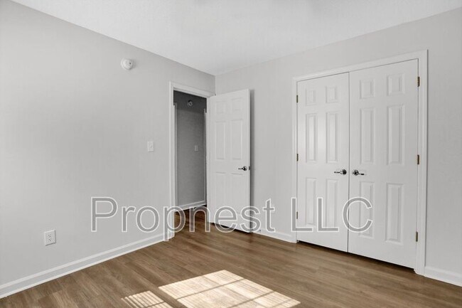 Building Photo - 866 Barrington Woods Cove