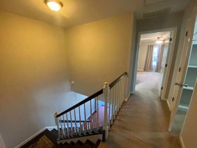 Building Photo - Great Location with a River View!