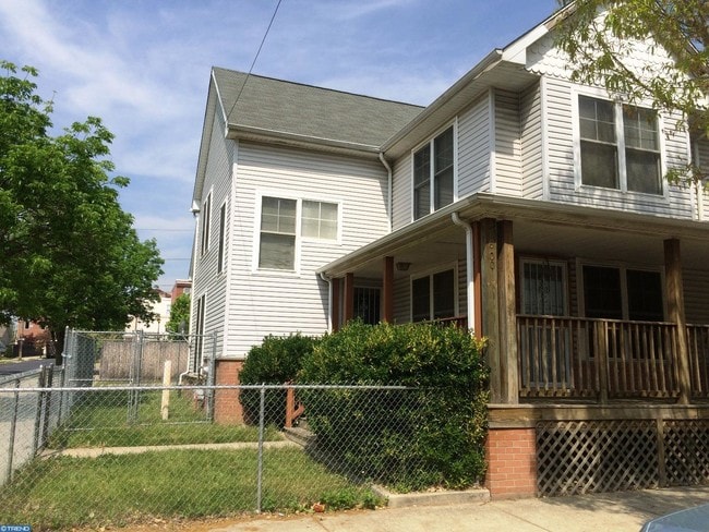 Building Photo - 1600 N 7th St