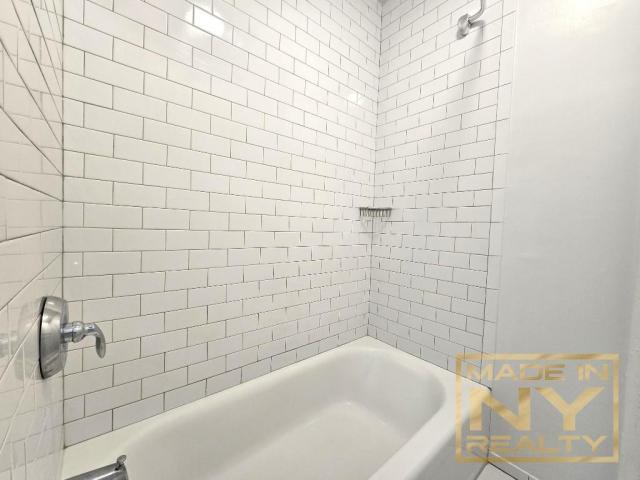 Building Photo - 1 bedroom in SUNNYSIDE NY 11104