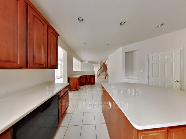 Building Photo - 145 Tanglewood Dr