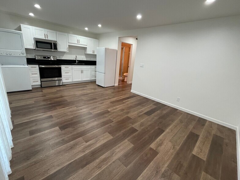 Building Photo - 5136 Hillcrest Dr