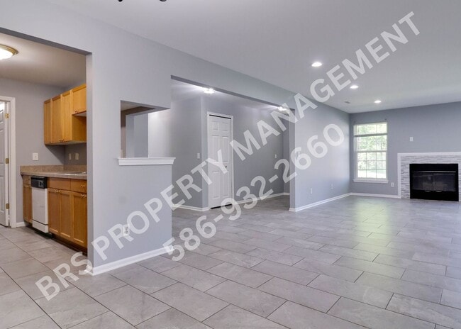 Building Photo - 2 Bedroom 2 Bathroom Condo in Sterling Heights