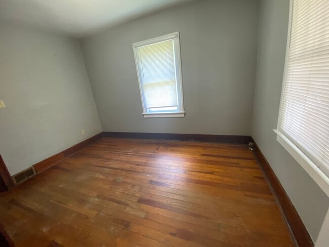 Building Photo - 2 Bed, 1 Bath House