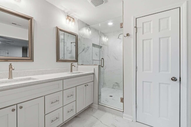 Building Photo - Spacious 3-Bedroom Ranch Gem on Homestead Road: 2,746 Sq. Ft. of Comfort and Style in Chapel Hill!