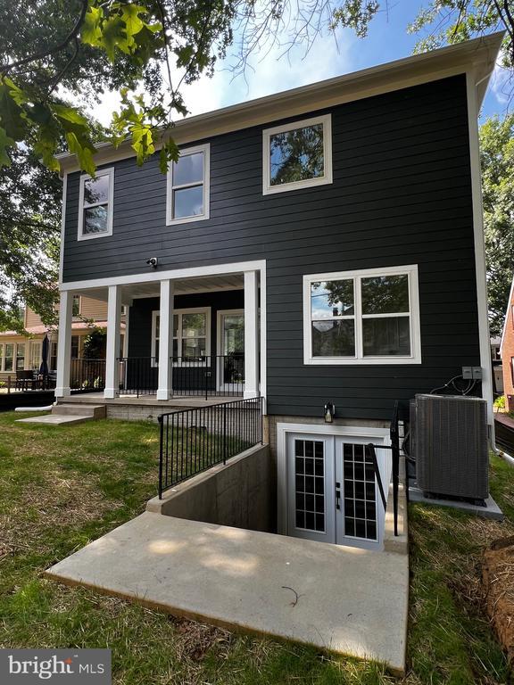 Building Photo - 920 Brompton St