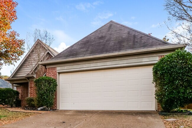 Building Photo - 10255 Green Moss Dr S