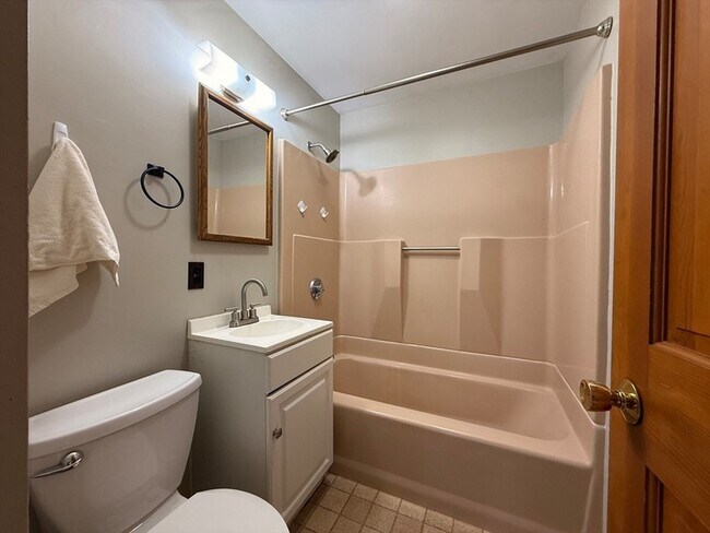 Building Photo - 132 Coburn Ave