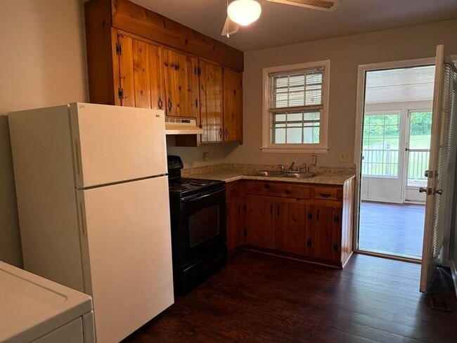 Building Photo - Cute 1 Bedroom in East Nashville!