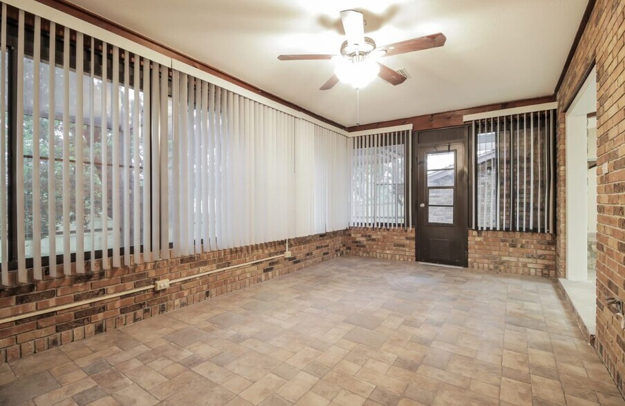 Building Photo - 34137 Radio Rd