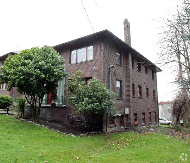 Building Photo - Brentwood Apartments