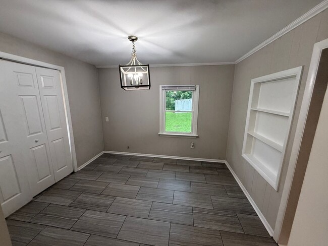 Building Photo - 3 bedroom 1.5 bath rancher