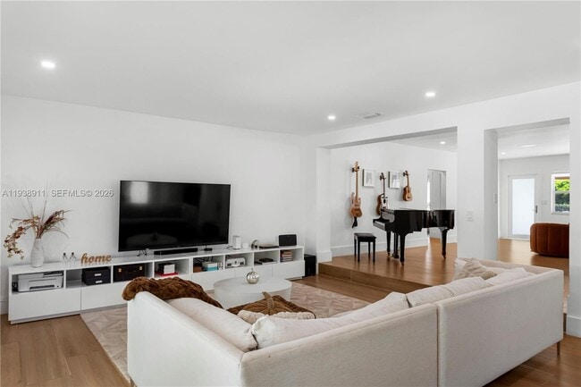 Building Photo - 7825 SW 72nd Ave