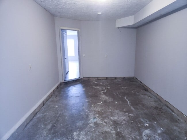 Building Photo - 205-207 Lincoln St