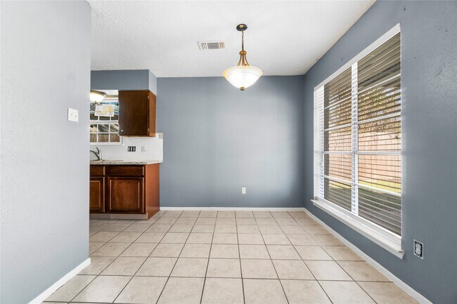 Building Photo - 23202 Summergate Dr