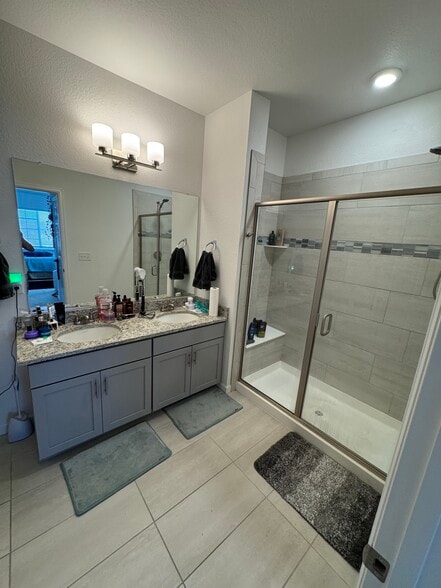Main En-Suite Bathroom - 15700 E Jamison Dr