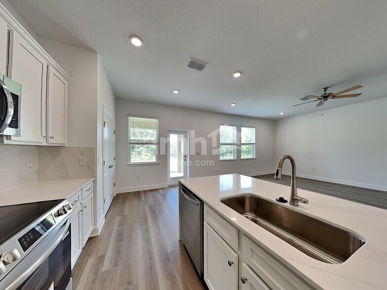 Building Photo - 16632 Cheyanne Ct