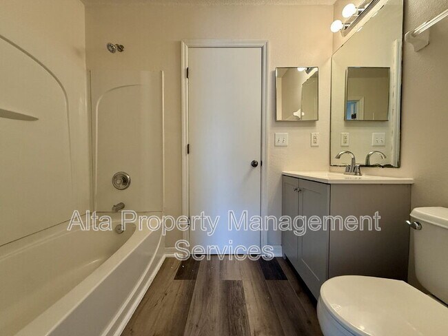 Building Photo - 4680 Playschool Dr