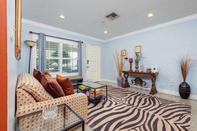 Building Photo - 145 SE 3rd Ave