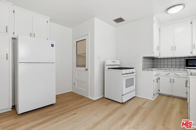 Building Photo - 1255 S Crescent Heights Blvd