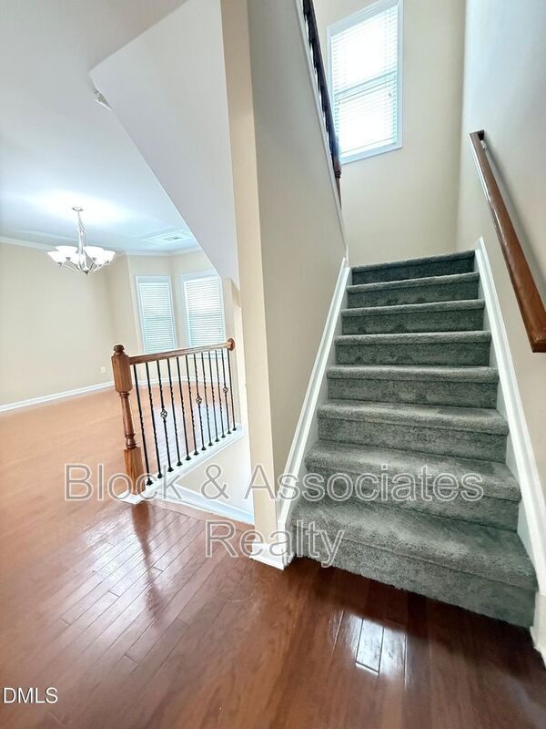 Building Photo - 705 Keystone Park Dr