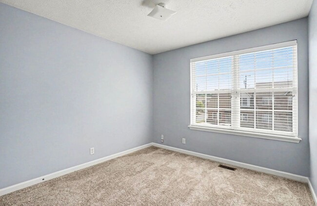 Building Photo - Donelson Townhome!