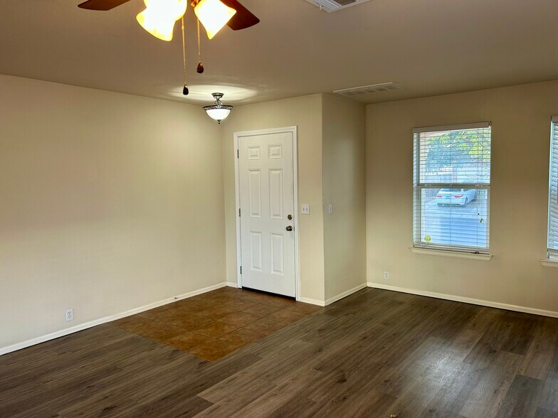 Entry - 1305 Sunflower Ln