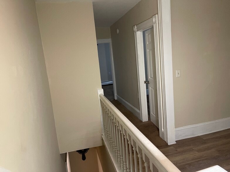 Building Photo - 684 Bennett St