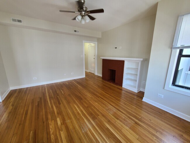 Building Photo - 4206 N Pulaski Rd