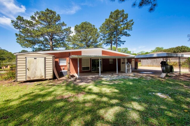 Building Photo - ** 3 bed 2 bath located in Dalraida **Call...