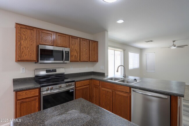 Building Photo - 40402 W Hayden Dr