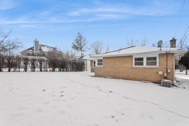 Building Photo - 645 Justina St