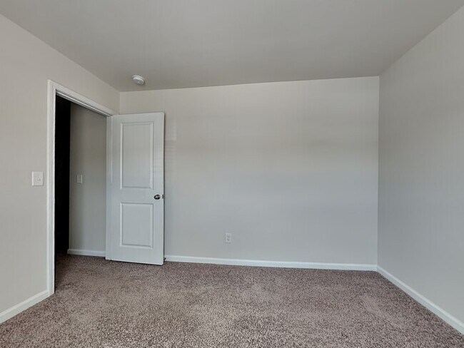 Building Photo - Apply Today! Burnside Farms!! Near USC, I-77