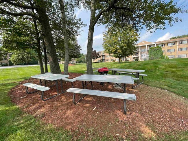 Building Photo - 379 Huse Rd